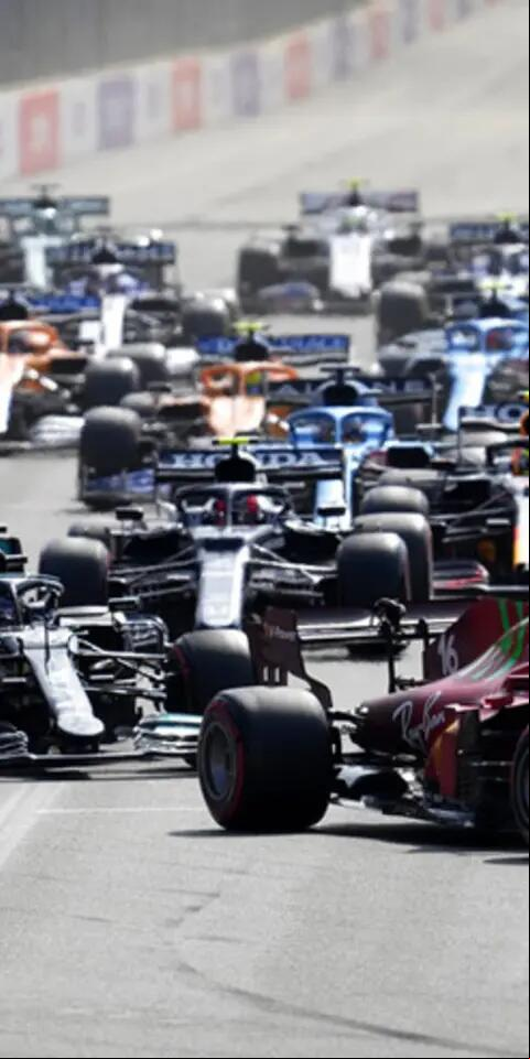 Un Ferrari Llega a la primera curva de Azerbaiyán en 1º posición. Cuotas y picks Gran Premio de Azerbaiyán de F1.