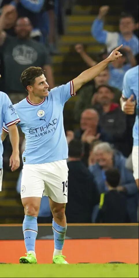 Julián Álvarez, en la imagen, celebra un gol anotado. Cuotas al campeón de la Premier League.