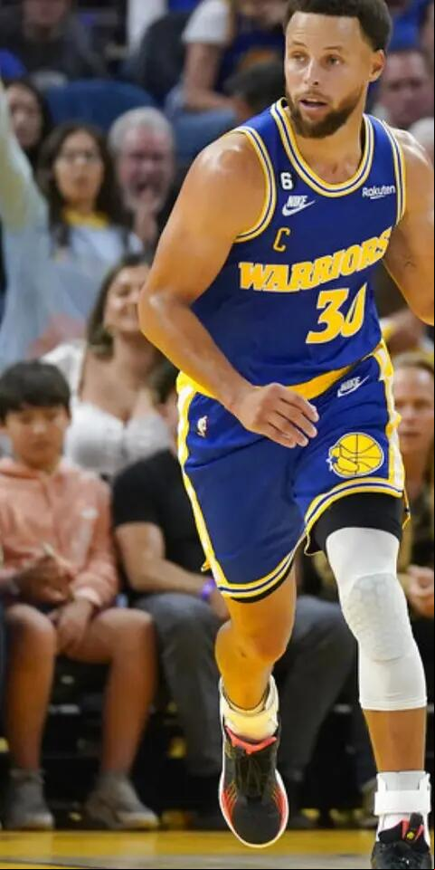 Steph Curry takes on Miami in Heat vs Warriors picks and odds