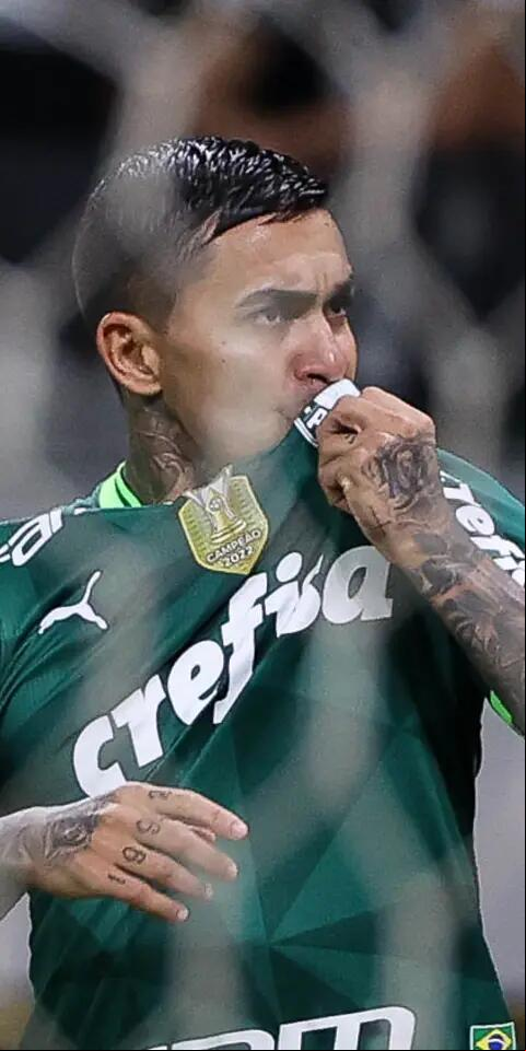 Dudu comemora gol pelo Palmeiras
