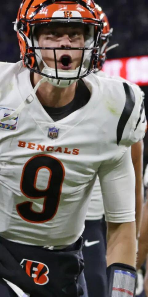 Joe Burrow celebrating touchdown
