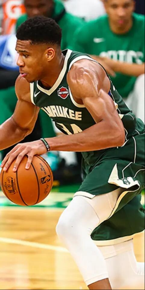 Gordon Hayward trying to defend Giannis Antetokounmpo